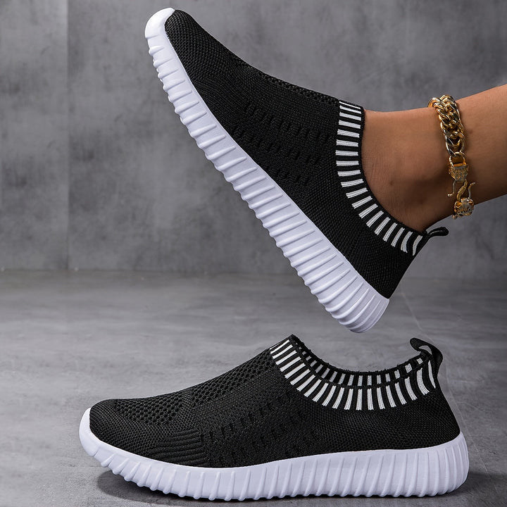 Ultra-lightweight non-slip trainers