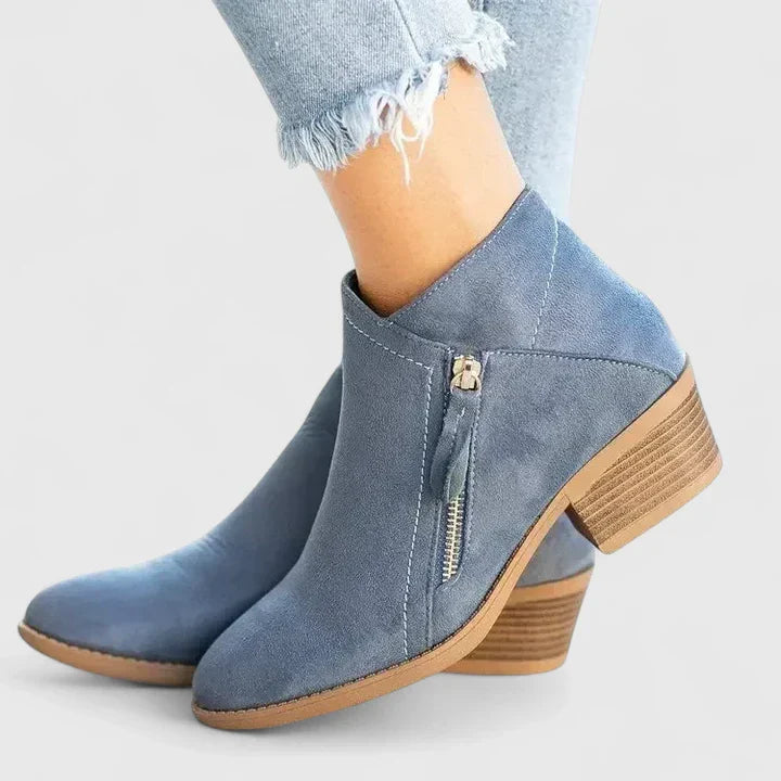 Auryziah | Orthopaedic Boots